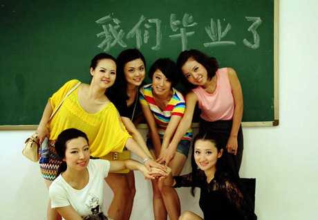 tốt nghiệp mặc váy cưới