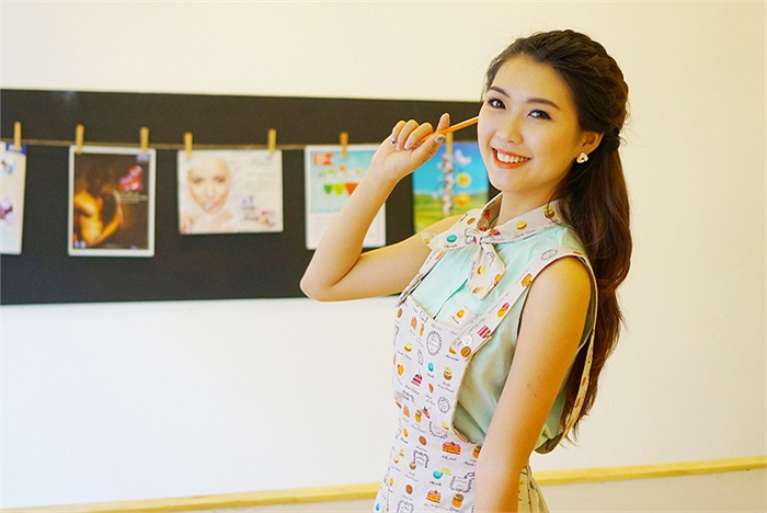 Từng gây sốt với những bức ảnh chụp khi mặc đồng phục trường hàng không Nguyễn Đặng Tường Linh (Linh Nii Nguyễn) đã được nhiều người biết đến và yêu mến.