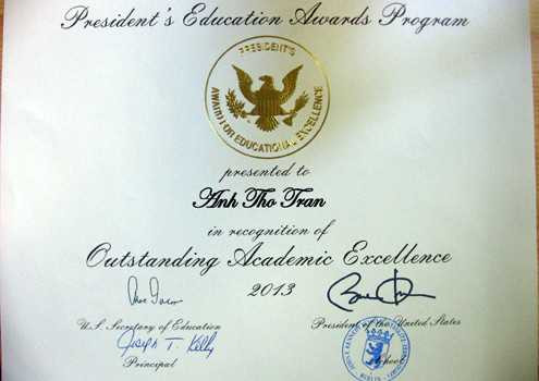 Bằng khen có chữ ký của Tổng thống Mỹ Obama tặng cho Anh Thơ.