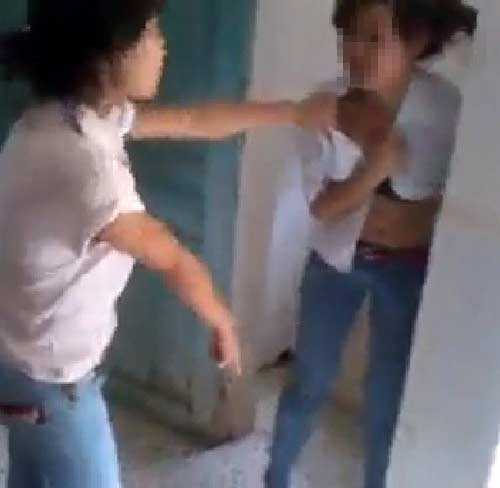 Nữ sinh bị bạn làm nhục