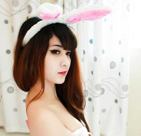 Nữ sinh Việt cosplay thành y tá gợi cảm