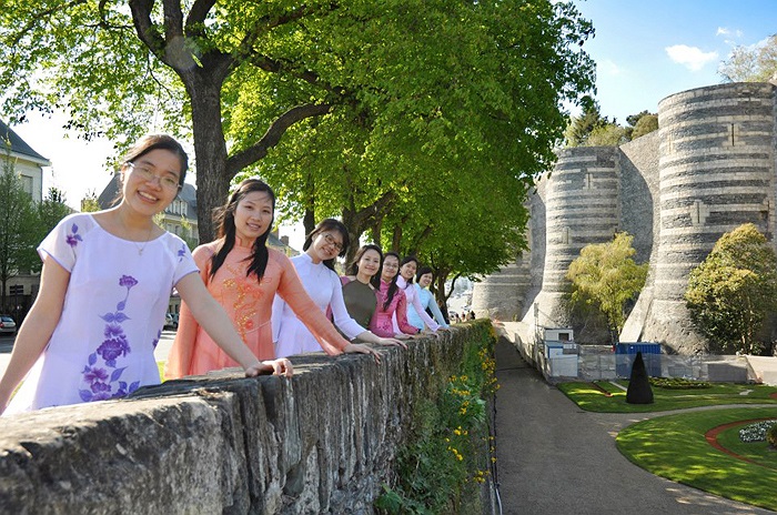 Bức ảnh có tên gọi: Xinh tươi Việt Nam do nhóm Sinh viên Việt Nam tại Angers thực hiện