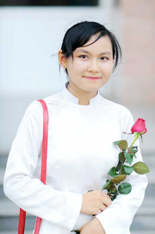 Đinh Thị Lệ Thu trở thành thủ khoa khối C cao nhất nước 