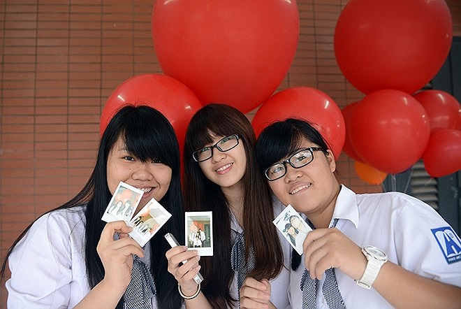 Tự hào khoe những bức ảnh kỷ niệm tuổi học trò đáng yêu.