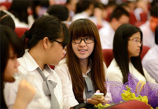 Cùng nhau trò chuyện vui vẻ.