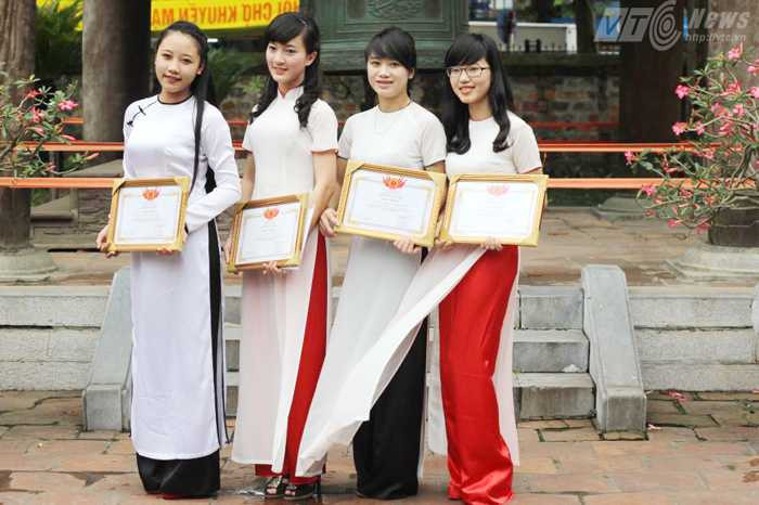 Nữ sinh xinh xắn đạt giải Quốc gia Lịch sử