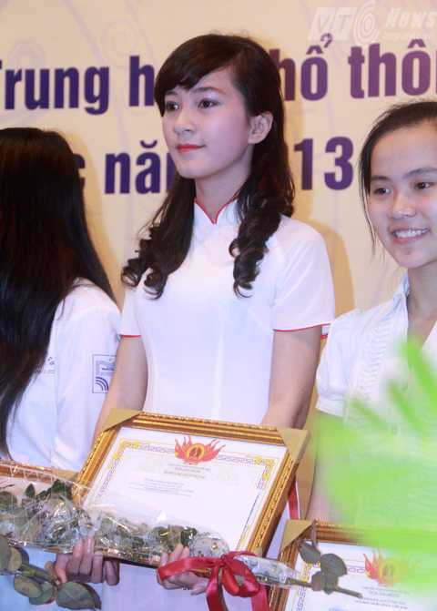 Nữ sinh xinh xắn đạt giải Quốc gia Lịch sử