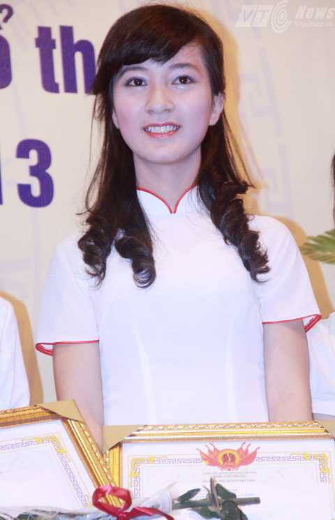 Nữ sinh xinh xắn đạt giải Quốc gia Lịch sử