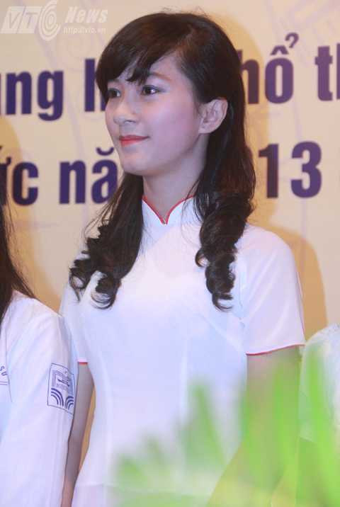 Nữ sinh xinh xắn đạt giải Quốc gia Lịch sử