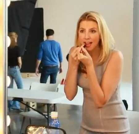 Tỷ phú Sara Blakely khởi nghiệp từ một nhân viên bán máy fax cũ