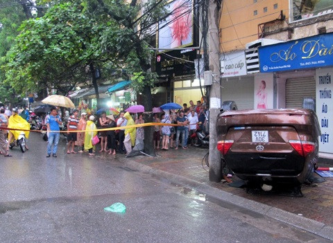 Ô tô 'điên' gây tai nạn nghiêm trọng, 2 người nguy kịch