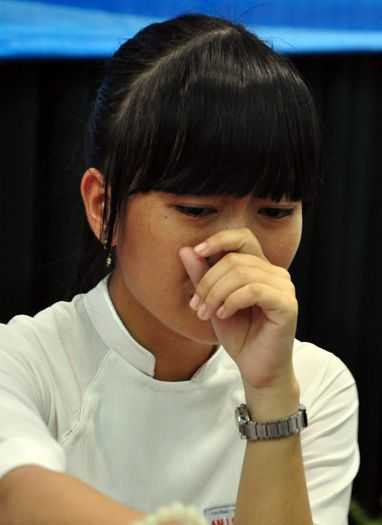 Ô Xin xúc động khi nói về câu chuyện cổ tích của mình.