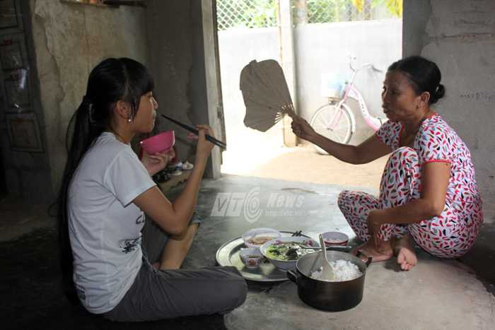 Ô Xin đã có điều kiện được đi học đại học và chữa bệnh nhờ sự chung tay giúp đỡ của cộng đồng 