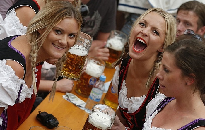 Những cô gái Đức xinh đẹp tại lễ hội Oktoberfest