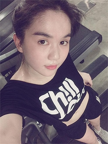 Để có được thân hình đẹp như vậy, Ngọc Trinh cũng 'mướt mồ hôi' tập luyện ngày đêm.