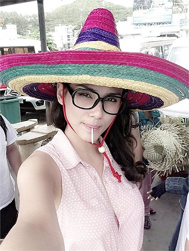 Võ Hoàng Yến nhí nhảnh.