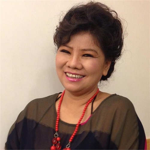 NSND Thanh Hoa trước khi lên sân khấu.