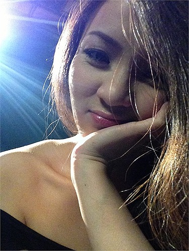 Thủy Top trầm tư suy nghĩ.