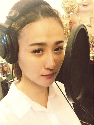 Hà Lade cũng chuẩn bị tấn công vào âm nhạc.