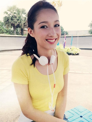 Anna Trương trẻ trung, xinh đẹp.