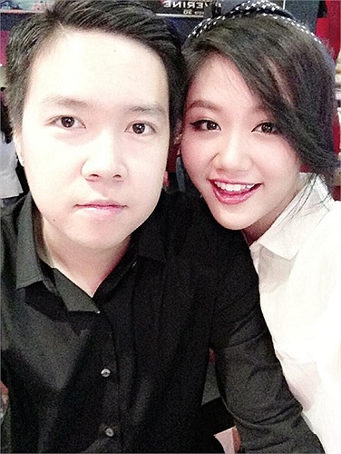 Văn Mai Hương tình tứ bên Lê Hiếu khi cả hai đi xem phim.