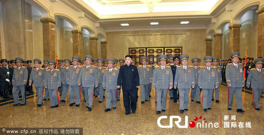 Ông Kim Jong-un bất ngờ lộ diện mang thông điệp gì?