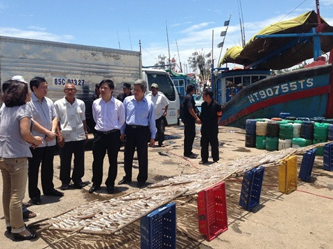 Trưởng Ban Kinh tế Trung ương tại Cảng cá Đông Hải, TP. Phan Rang - Tháp Chàm (Ninh Thuận)