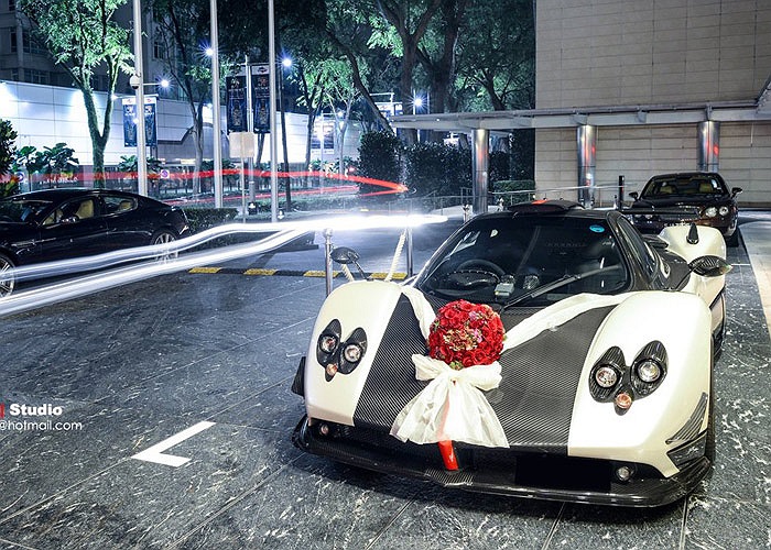 Đây là chiếc xe dâu của một cặp đôi mới cưới người Singapore. 
