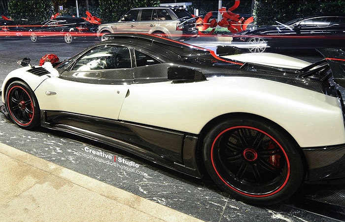 Zonda Cinque được chế tạo với bộ khung bằng vật liệu carbon – titan siêu nhẹ nên chỉ có trọng lượng 1.224 kg. 