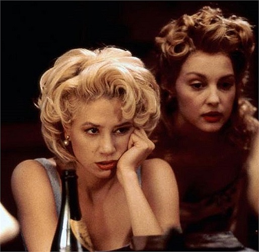 Nữ diễn viên xinh đẹp Ashley Judd vào vai Marilyn thời còn bè với cái tên Norma Jean Dougherty trong bộ phim Norma Jean & Marilyn (1996).