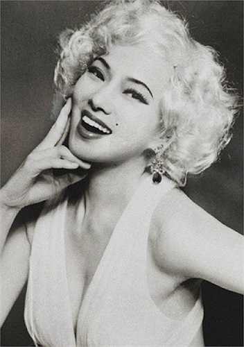 Nữ diễn viên U50 của Đài Loan Y Năng Tịnh gây bất ngờ khi tạo hình giống Marilyn Monroe trong loạt ảnh mới, ủng hộ cho LHP Cannes lần thứ 65.