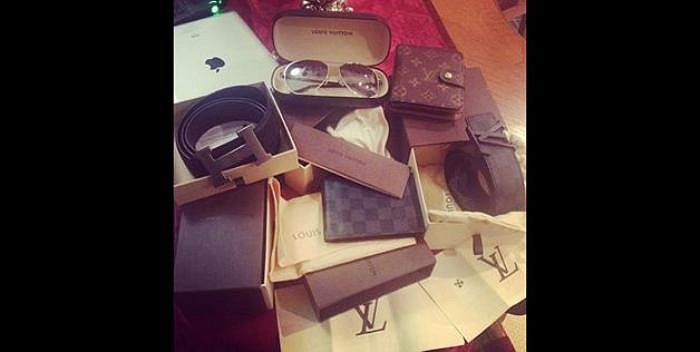 Param khẳng định mình giàu có và muốn cả thế giới biết đến. 