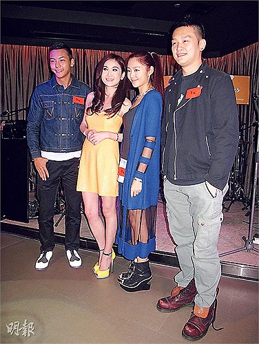 Năm 2000 Ôn Bích Hà giải nghệ khi kết hôn với tỷ phú Hà Quang Tổ.