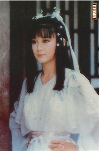 Bà ‘ghi điểm’ với khuôn mặt búp bê và đẹp như tranh vẽ.