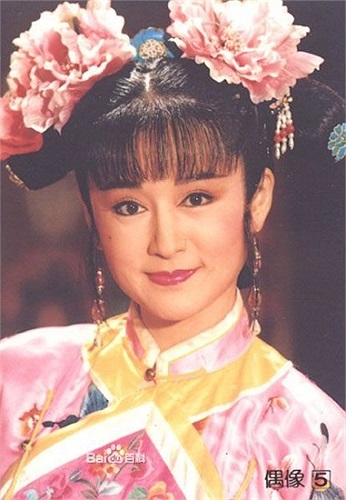 Tháng 2 vừa qua, ‘búp bê không tuổi’ này nhận lời mời tham gia quảng cáo đồ ngủ của một nhãn hàng thời trang của Đài Loan. 