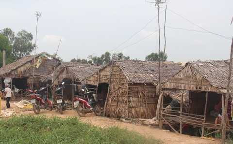 Đứa trẻ, xóm Việt kiều, quốc tịch, Long An