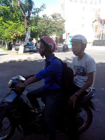 Niềm vui hạnh phúc của gia đình sĩ tử Nguyễn Văn Minh trong ngày ông Thông được ra viện