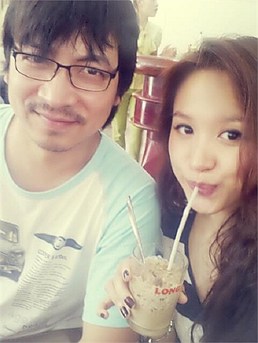 'GS Xoay' Đinh Tiến Dũng chụp ảnh cùng hotgirl Vân Hugo.