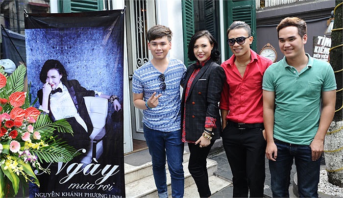 Chiều qua, cô học trò cá tính Nguyễn Khánh Phương Linh của Thu Minh đã ra sản phẩm đầu tay của mình, single Ngày mưa rơi. Đây là sáng tác của DƯơng Trường Giang.