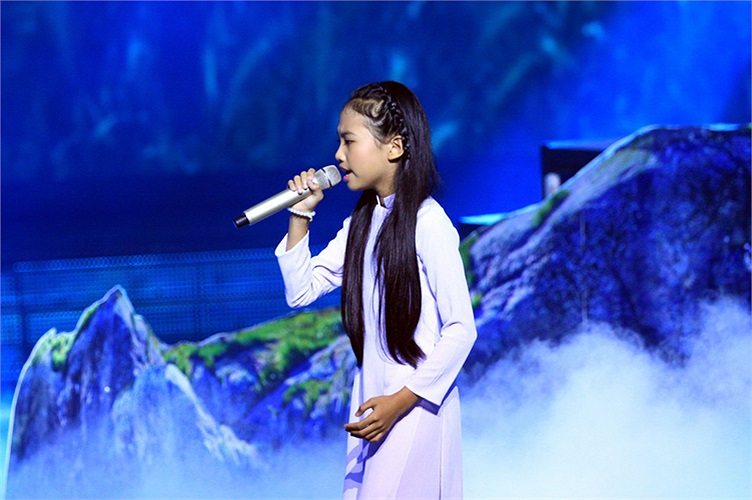 Có thể thấy, Phương Mỹ Chi đã có cách xử lý ca khúc Lòng mẹ rất riêng nhưng chưa hấp dẫn, chưa chạm được vào cảm xúc của khán giả bởi ca khúc này cần sự biểu cảm tinh tế cùng chiều sâu nội tâm rất nhiều.