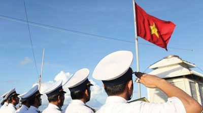 Chào cờ ở Trường Sa.