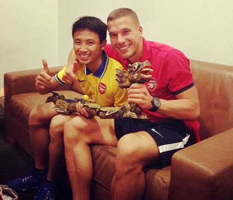 Vu Xuan Tien va Podolski