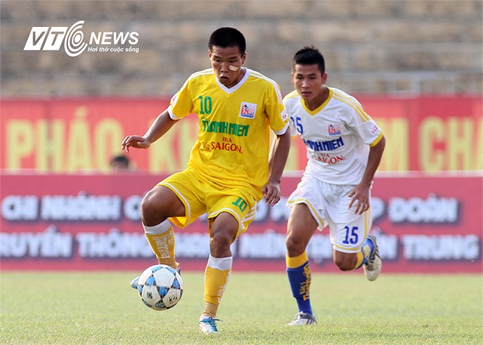 Sau bàn thua, các cầu thủ trẻ xứ Nghệ dồn lên tấn công nhưng không thể ghi bàn, cho dù lần lượt Xuân Toàn, Sỹ Sâm, Văn Thành đều đã có cơ hội.