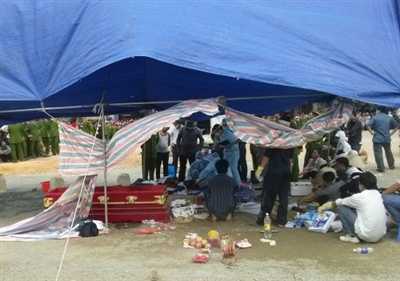 quan tài diễu phố, sự thật, xác chết, dưới cống, tuấn anh