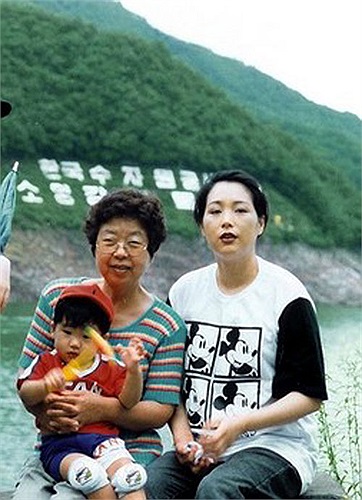 Bà là mẹ của 2 người con.