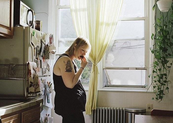 Bức ảnh này chụp cảnh chị đang trong chế độ giảm cân, chị chỉ ăn những thức ăn nhỏ và ít béo.