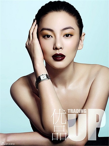 Kenneth Fox là quý tử của nhà tài phiệt, đồng thời cũng là Chủ tịch UB Olympic Hong Kong, Tsun –Ting Fok.