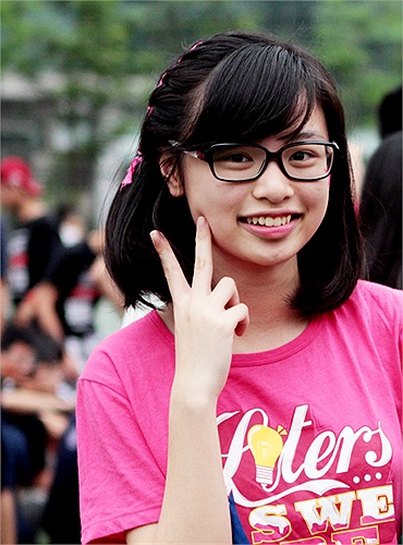 Đồng phục của nữ sinh chuyên Văn trường THPT Hà Nội - Amsterdam trong ngày hội thể thao là màu hồng.