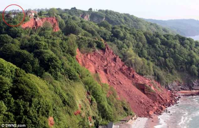 Ngôi nhà nằm ở vị trí khá nguy hiểm 