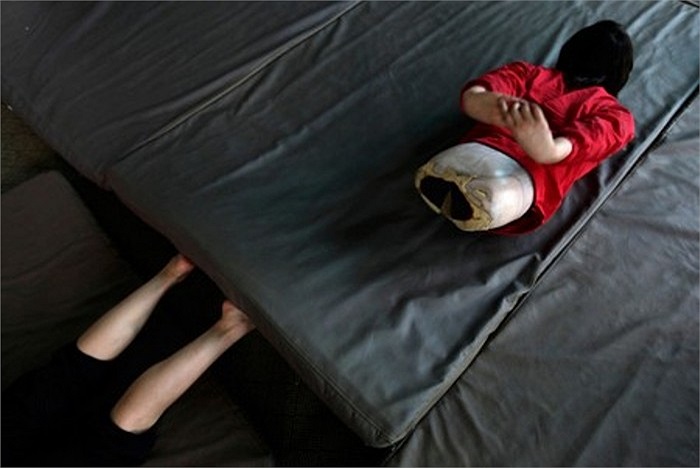 Với nghị lực phi thường của mình, chỉ trong thời gian ngắn, nữ sinh này đã giành đến 3 huy chương vàng tại các cuộc thi bơi lội địa phương. Bên cạnh đó, em còn giành 1 huy chương vàng và 1 huy chương bạc ở giải cấp quốc gia.